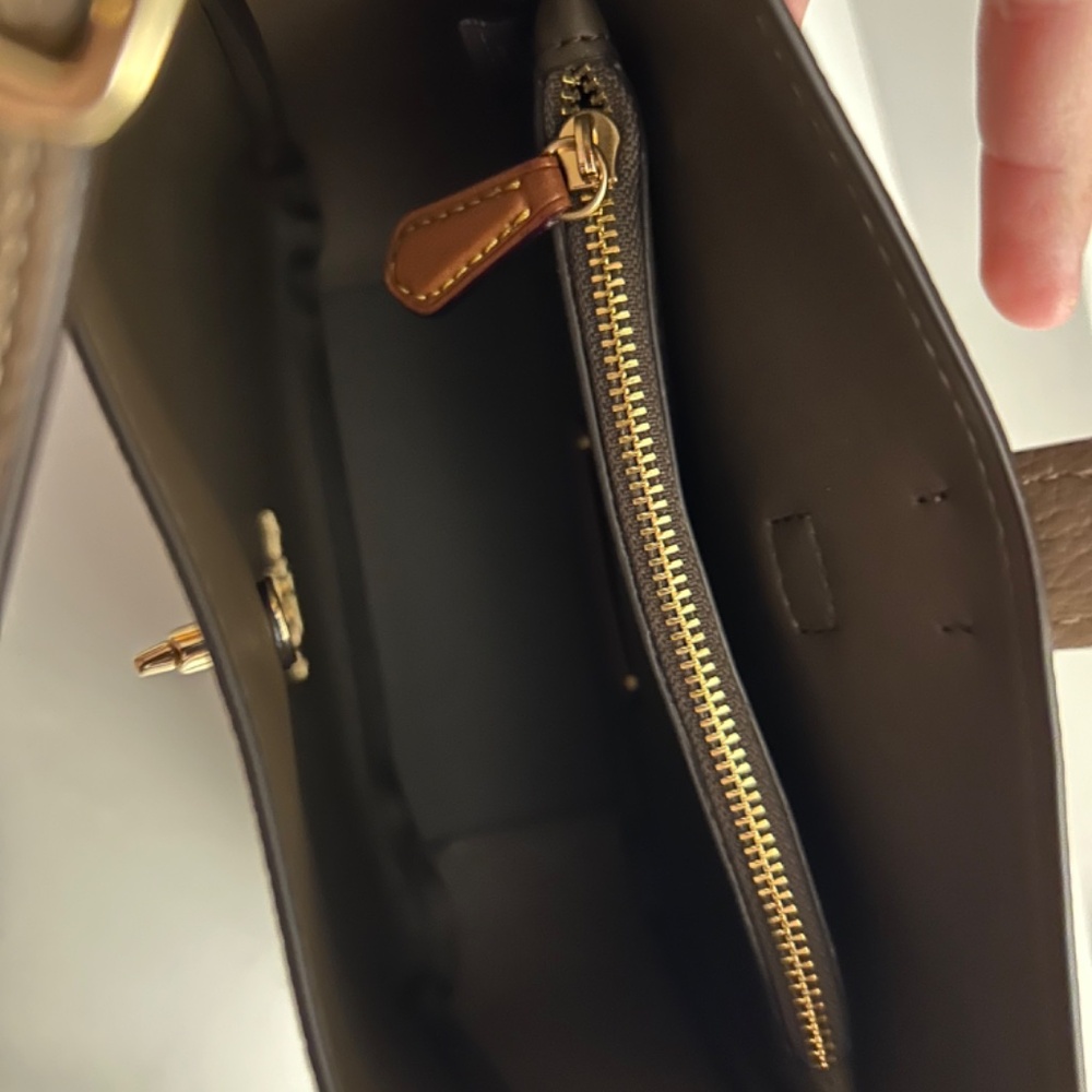 Coach - Picture 7 of 13